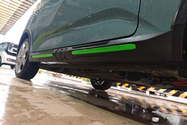 Used Wuling Hongguang MINIEV 2022 GAMEBOY 200km Gaming Edition with Lithium Iron Phosphate Left Side Sill