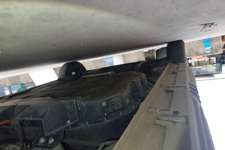 Used Wuling Hongguang MINIEV 2022 GAMEBOY 200km Gaming Edition with Lithium Iron Phosphate Left Side Sill