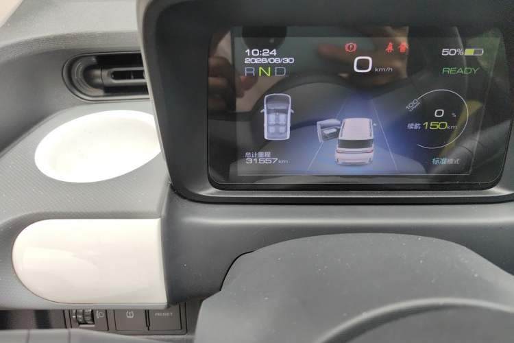 Used Wuling Hongguang MINIEV 2022 GAMEBOY 300km Enthusiast Model with Lithium Iron Phosphate Odometer Close Up