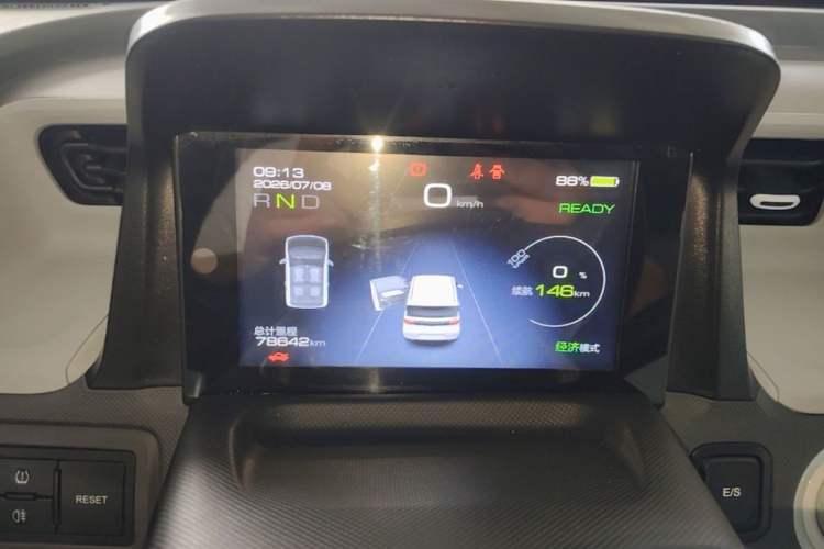 Used Wuling Hongguang MINIEV 2022 Macaron Premium Model – Lithium Iron Phosphate Odometer Close Up