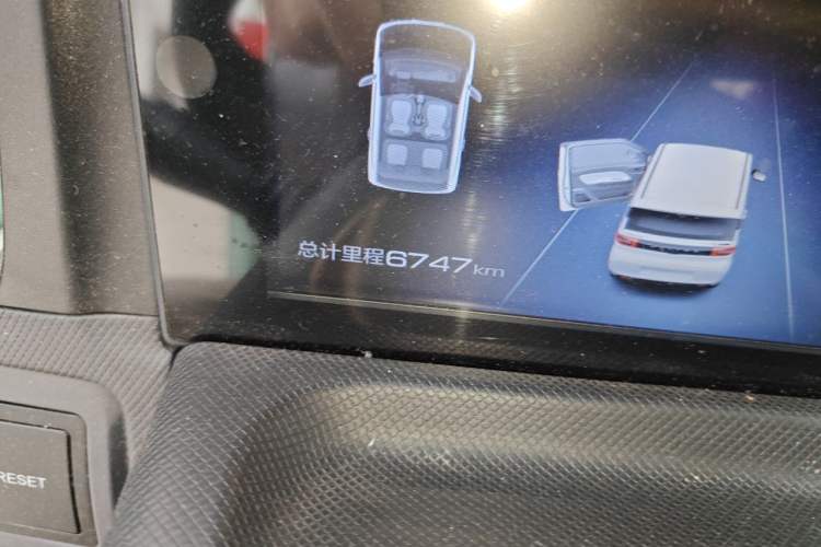 Used Wuling Hongguang MINIEV 2022 Macaron Fashion Model Lithium Iron Phosphate Odometer Close Up