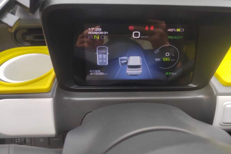 Used Wuling Hongguang MINIEV 2022 GAMEBOY 200km Gaming Edition with Lithium Iron Phosphate Odometer Close Up