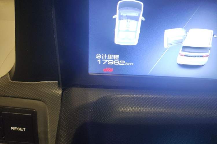 Used Wuling Hongguang MINIEV 2022 Macaron Premium Model – Lithium Iron Phosphate Odometer Close Up
