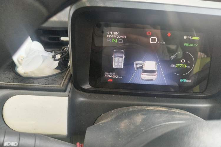 Used Wuling Hongguang MINIEV 2022 GAMEBOY 300km Enthusiast Model with Lithium Iron Phosphate Odometer Close Up