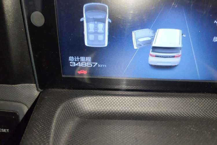 Used Wuling Hongguang MINIEV 2022 Macaron Premium Model – Lithium Iron Phosphate Odometer Close Up