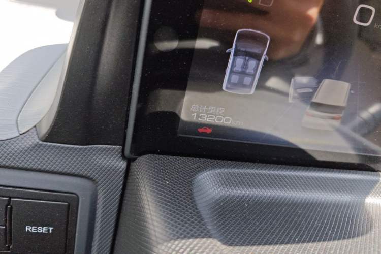Used Wuling Hongguang MINIEV 2022 Macaron Premium Model – Lithium Iron Phosphate Odometer Close Up