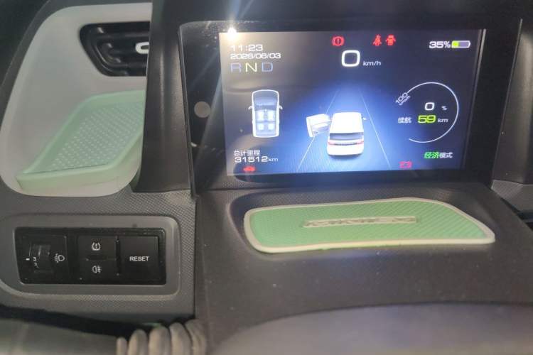 Used Wuling Hongguang MINIEV 2022 Macaron Premium Model – Lithium Iron Phosphate Odometer Close Up