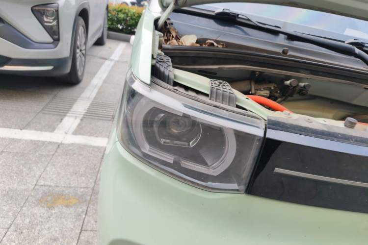 Used Wuling Hongguang MINIEV 2022 Macaron Premium Model – Lithium Iron Phosphate Right Front Headlight