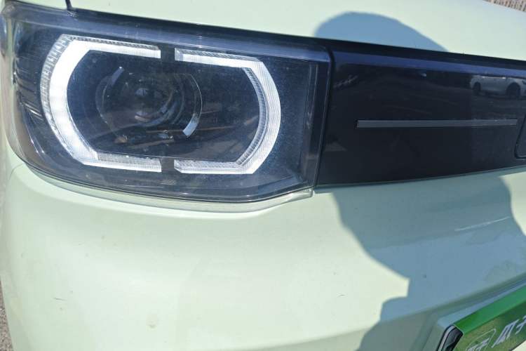 Used Wuling Hongguang MINIEV 2022 Macaron Premium Model – Lithium Iron Phosphate Right Front Headlight