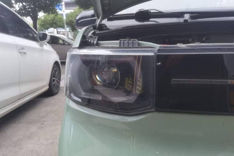 Used Wuling Hongguang MINIEV 2022 Macaron Premium Model – Lithium Iron Phosphate Right Front Headlight