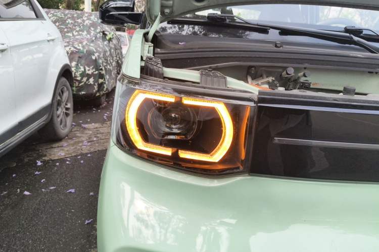 Used Wuling Hongguang MINIEV 2022 Macaron Premium Model – Lithium Iron Phosphate Right Front Headlight