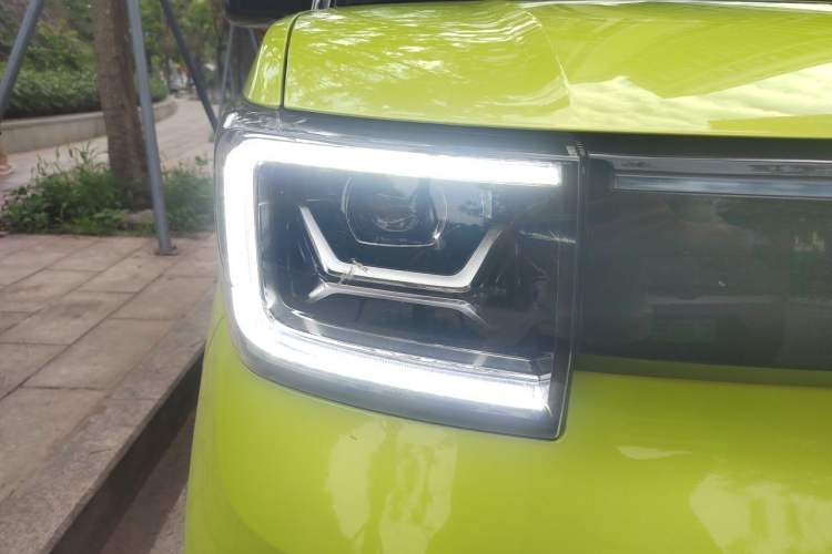 Used Wuling Hongguang MINIEV 2022 GAMEBOY 200km Gaming Edition with Lithium Iron Phosphate Right Front Headlight