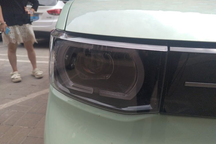Used Wuling Hongguang MINIEV 2022 Macaron Premium Model – Lithium Ternary Battery Right Front Headlight