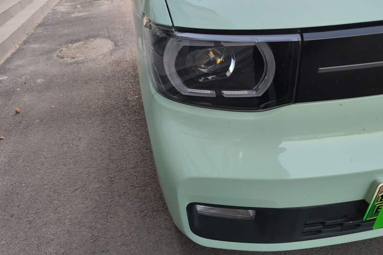 Used Wuling Hongguang MINIEV 2022 Macaron Premium Model – Lithium Iron Phosphate Right Front Headlight
