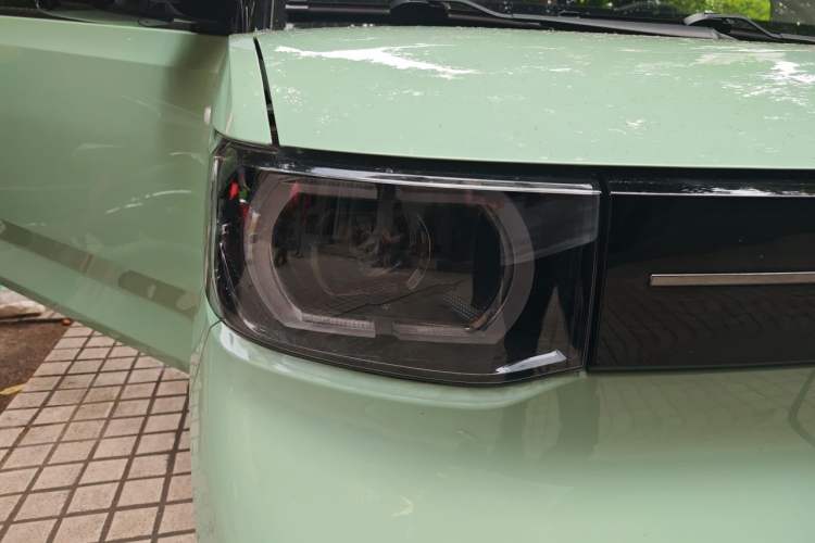 Used Wuling Hongguang MINIEV 2022 Macaron Premium Model – Lithium Iron Phosphate Right Front Headlight