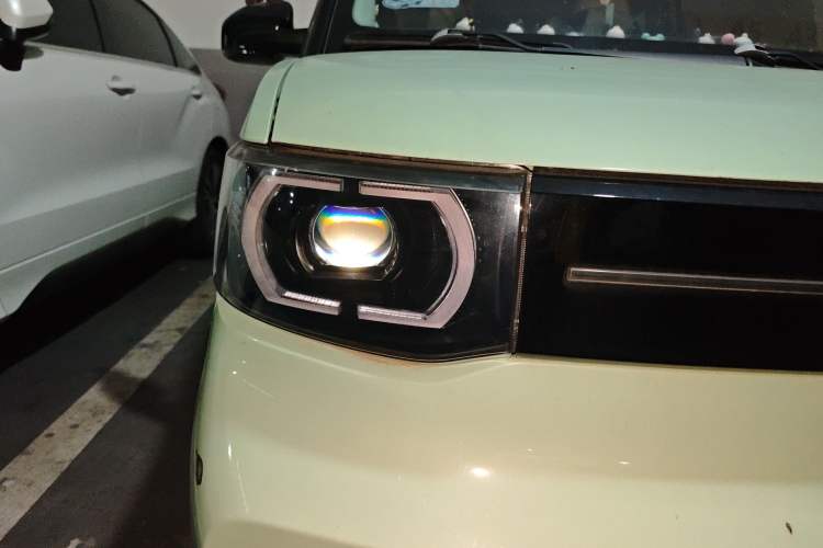 Used Wuling Hongguang MINIEV 2022 Macaron Fashion Model Lithium Iron Phosphate Right Front Headlight