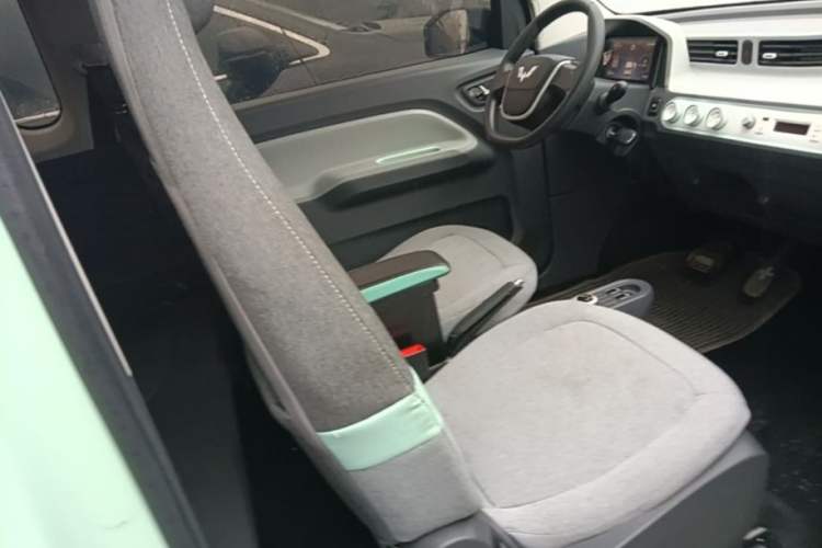 Used Wuling Hongguang MINIEV 2022 Macaron Premium Model – Lithium Iron Phosphate Right Front Seat