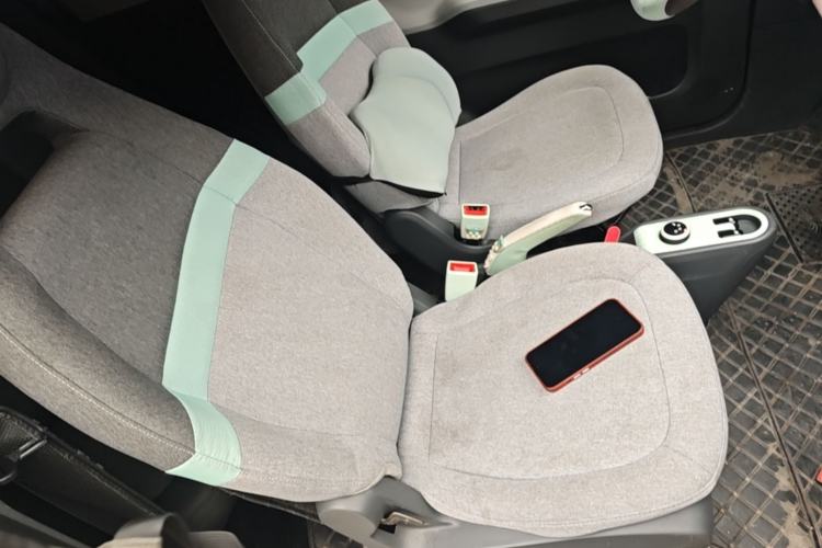 Used Wuling Hongguang MINIEV 2022 Macaron Premium Model – Lithium Ternary Battery Right Front Seat
