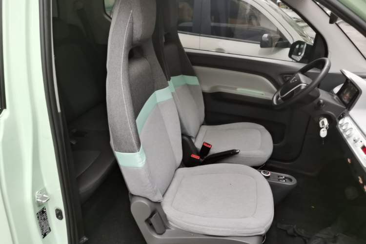 Used Wuling Hongguang MINIEV 2022 Macaron Fashion Model Lithium Iron Phosphate Right Front Seat