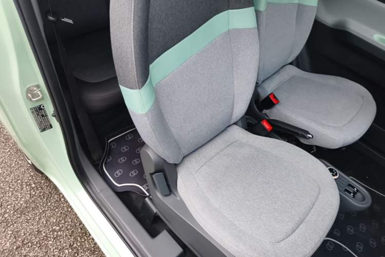 Used Wuling Hongguang MINIEV 2022 Macaron Premium Model – Lithium Ternary Battery Right Front Seat