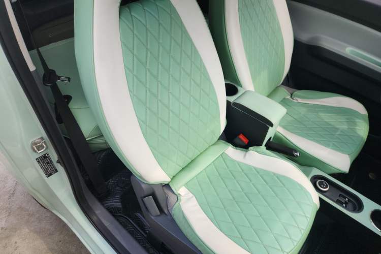 Used Wuling Hongguang MINIEV 2022 Macaron Premium Model – Lithium Ternary Battery Right Front Seat