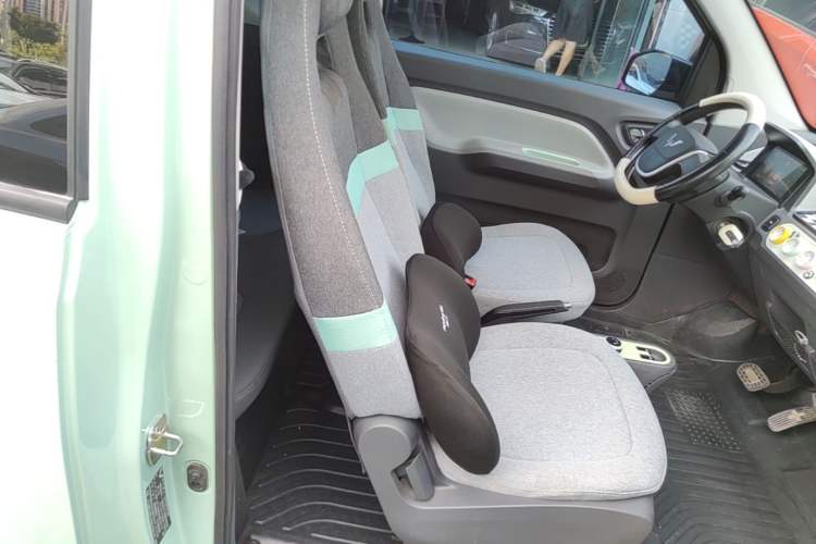 Used Wuling Hongguang MINIEV 2022 Macaron Premium Model – Lithium Iron Phosphate Right Front Seat
