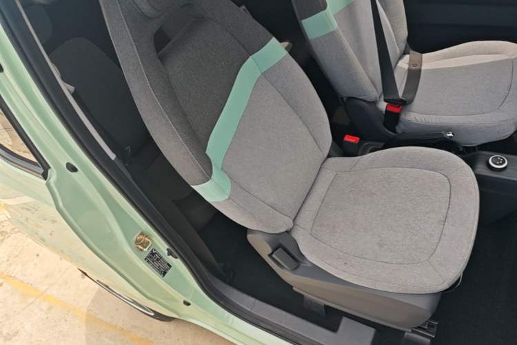 Used Wuling Hongguang MINIEV 2022 Macaron Fashion Model Lithium Iron Phosphate Right Front Seat