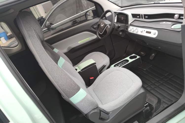 Used Wuling Hongguang MINIEV 2022 Macaron Premium Model – Lithium Ternary Battery Right Front Seat
