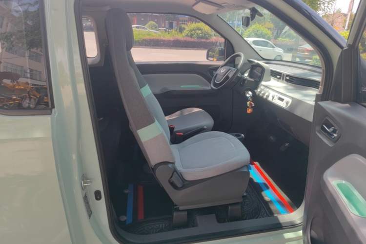 Used Wuling Hongguang MINIEV 2022 Macaron Fashion Model Lithium Iron Phosphate Right Front Seat