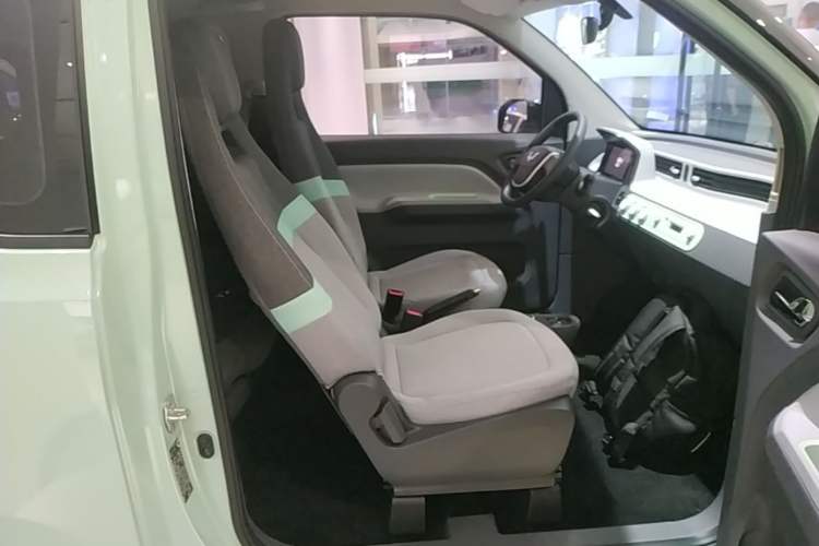 Used Wuling Hongguang MINIEV 2022 Macaron Premium Model – Lithium Iron Phosphate Right Front Seat