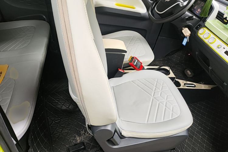 Used Wuling Hongguang MINIEV 2022 Macaron-Color Edition Lithium Iron Phosphate Right Front Seat