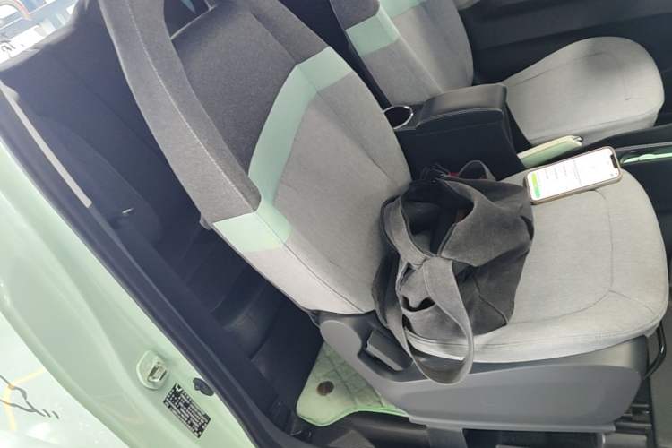 Used Wuling Hongguang MINIEV 2022 Macaron Fashion Model Lithium Iron Phosphate Right Front Seat