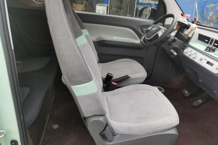 Used Wuling Hongguang MINIEV 2022 Macaron Fashion Model Lithium Iron Phosphate Right Front Seat