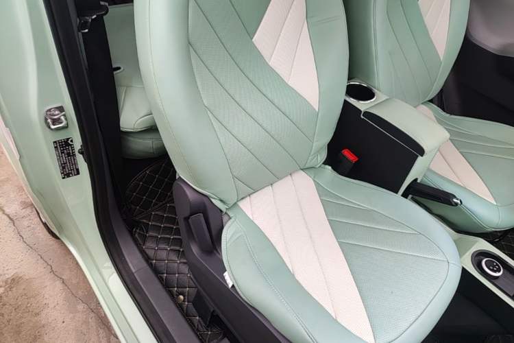 Used Wuling Hongguang MINIEV 2022 Macaron Premium Model – Lithium Iron Phosphate Right Front Seat