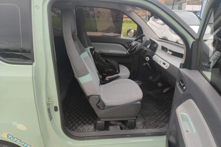 Used Wuling Hongguang MINIEV 2022 Macaron Premium Model – Lithium Iron Phosphate Right Front Seat