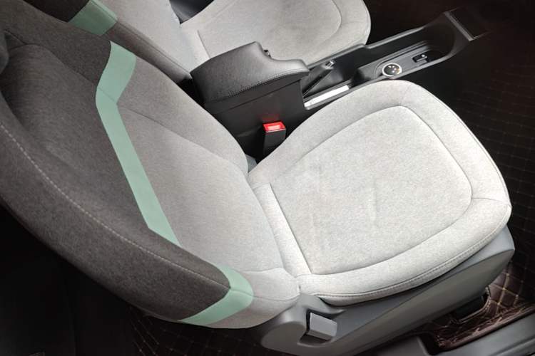 Used Wuling Hongguang MINIEV 2022 Macaron Premium Model – Lithium Iron Phosphate Right Front Seat