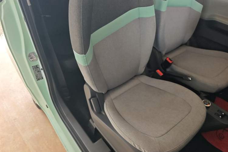 Used Wuling Hongguang MINIEV 2022 Macaron Fashion Model Lithium Iron Phosphate Right Front Seat