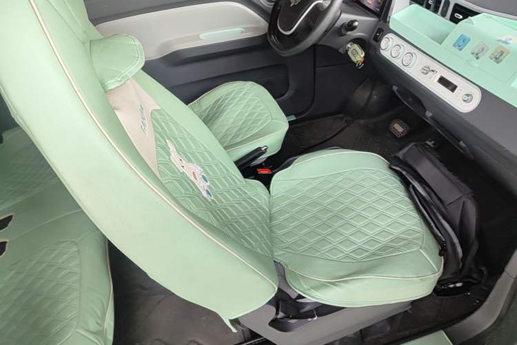 Used Wuling Hongguang MINIEV 2022 Macaron Fashion Model Lithium Iron Phosphate Right Front Seat