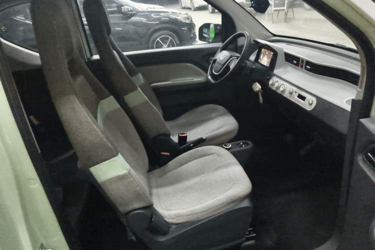 Used Wuling Hongguang MINIEV 2022 Macaron Fashion Model Lithium Iron Phosphate Right Front Seat