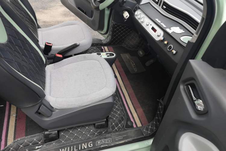 Used Wuling Hongguang MINIEV 2022 Macaron Premium Model – Lithium Ternary Battery Right Front Seat