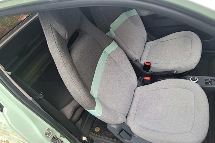 Used Wuling Hongguang MINIEV 2022 Macaron Premium Model – Lithium Iron Phosphate Right Front Seat