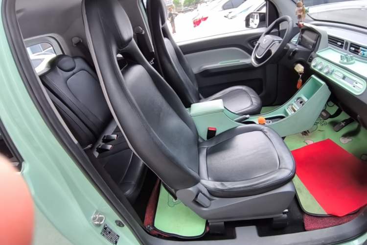 Used Wuling Hongguang MINIEV 2022 Macaron Premium Model – Lithium Ternary Battery Right Front Seat
