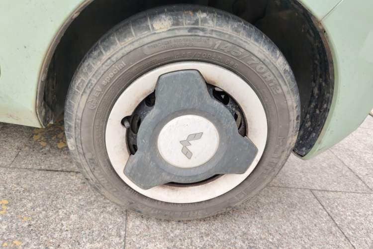 Used Wuling Hongguang MINIEV 2022 Macaron Premium Model – Lithium Iron Phosphate Right Front Wheel Hub