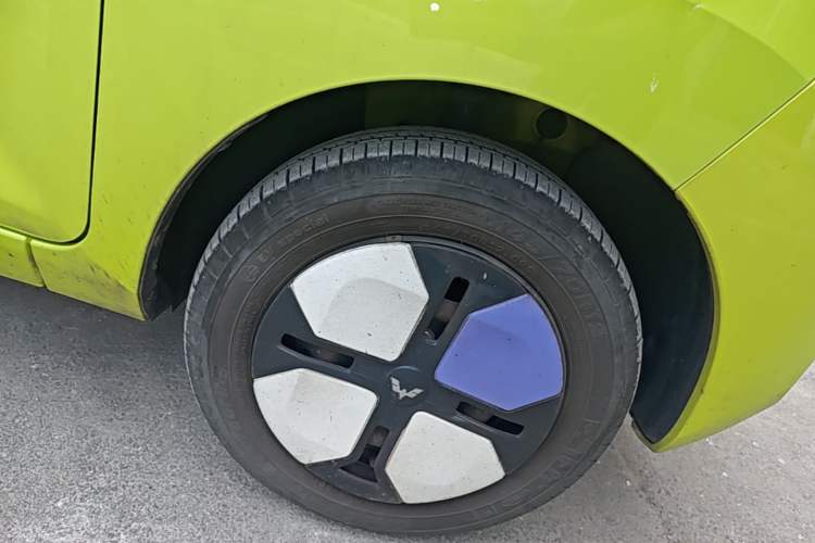 Used Wuling Hongguang MINIEV 2022 Macaron-Color Edition Lithium Iron Phosphate Right Front Wheel Hub