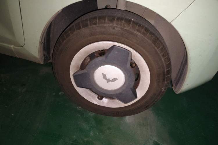 Used Wuling Hongguang MINIEV 2022 Macaron Fashion Edition Lithium-Nickel-Cobalt-Alpha-oxide Right Front Wheel Hub