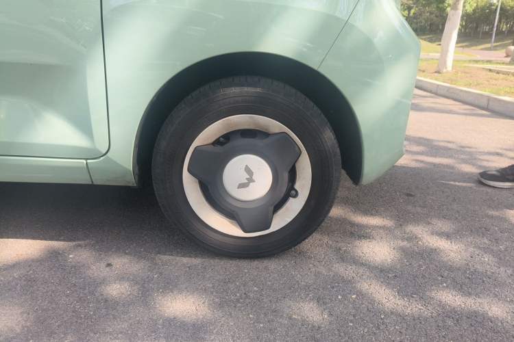 Used Wuling Hongguang MINIEV 2022 Macaron Premium Model – Lithium Iron Phosphate Right Front Wheel Hub