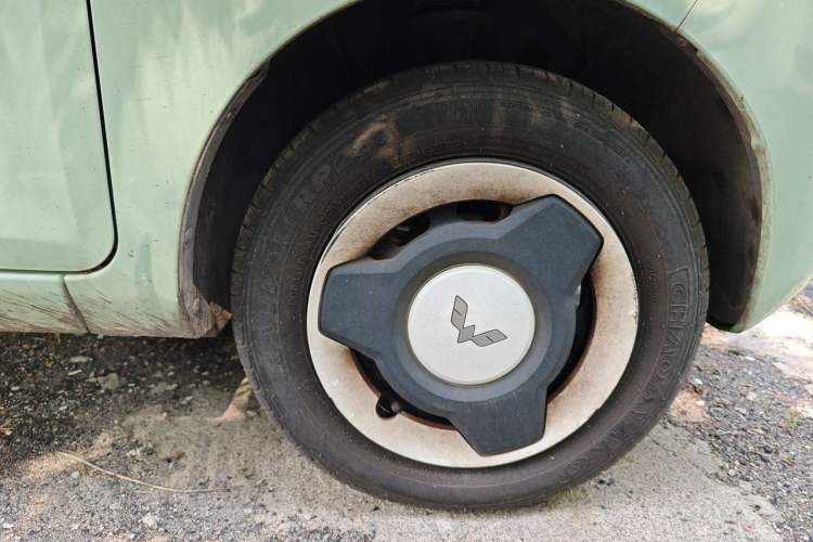 Used Wuling Hongguang MINIEV 2022 Macaron Fashion Model Lithium Iron Phosphate Right Front Wheel Hub
