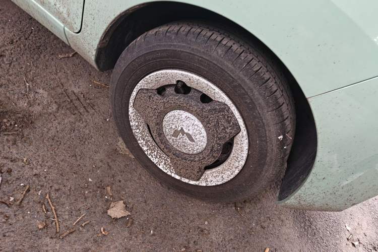 Used Wuling Hongguang MINIEV 2022 Macaron Fashion Model Lithium Iron Phosphate Right Front Wheel Hub
