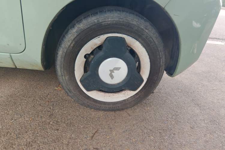 Used Wuling Hongguang MINIEV 2022 Macaron Premium Model – Lithium Iron Phosphate Right Front Wheel Hub