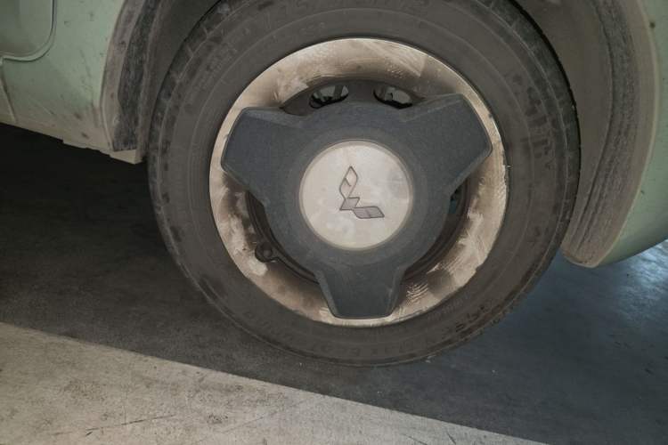 Used Wuling Hongguang MINIEV 2022 Macaron Fashion Edition Lithium-Nickel-Cobalt-Alpha-oxide Right Front Wheel Hub